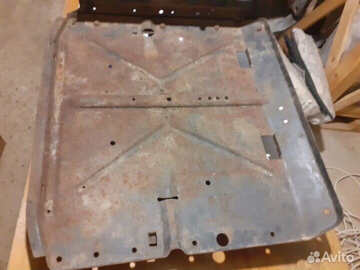 Аккумуляторный ящик на Mercedes Atego