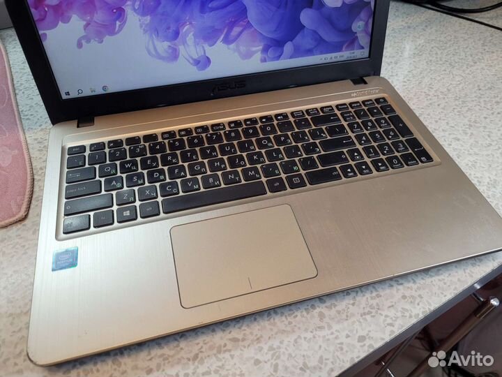 Ноутбук asus с 4 ядра 2.4ггц + ссд