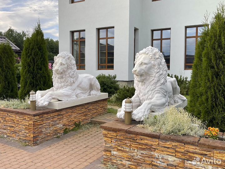 Статуя Сторожевой Лев Императора