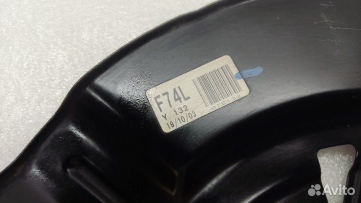 Пыльник тормозного диска передний левый Lexus