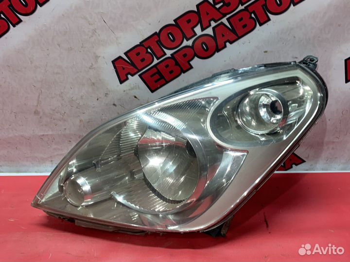 Передняя левая фара Suzuki Splash