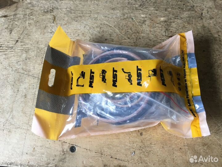 Ремкомплект г/ц подъема передней стрелы 5422090