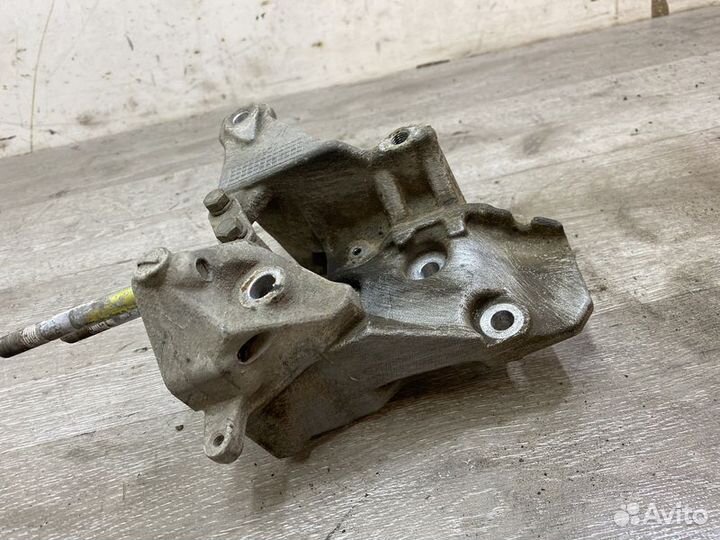 Кронштейн двигателя Brilliance M2 (BS4)