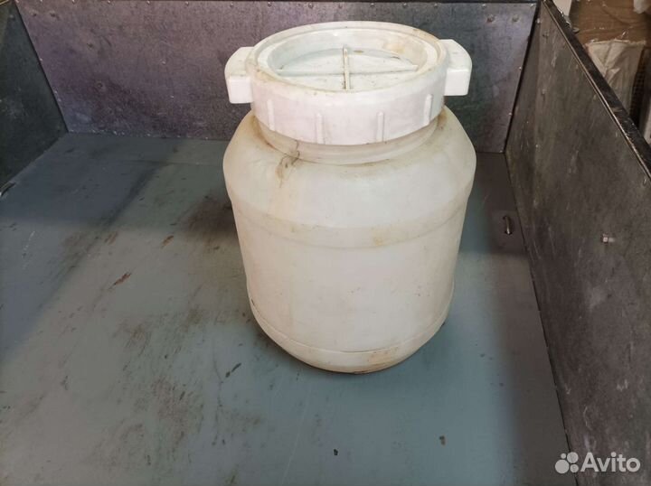 Ведра бидоны кастрюли