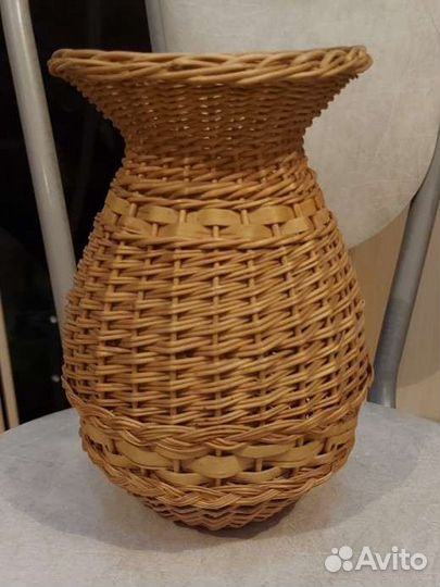 Ваза плетёная настольная