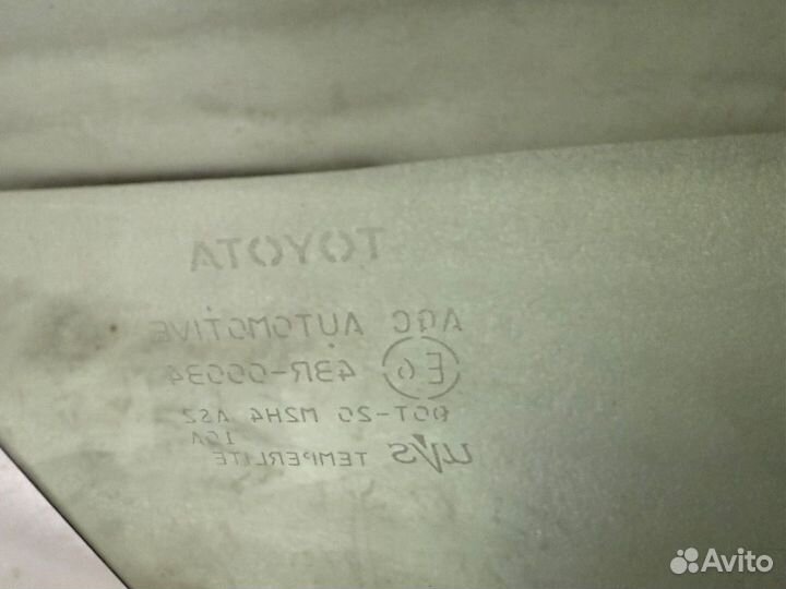 Стекло двери переднее правое Toyota RAV4 2015