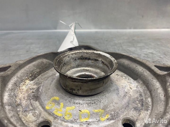 Кронштейн амортизатора Audi A4 B6 2000-2004