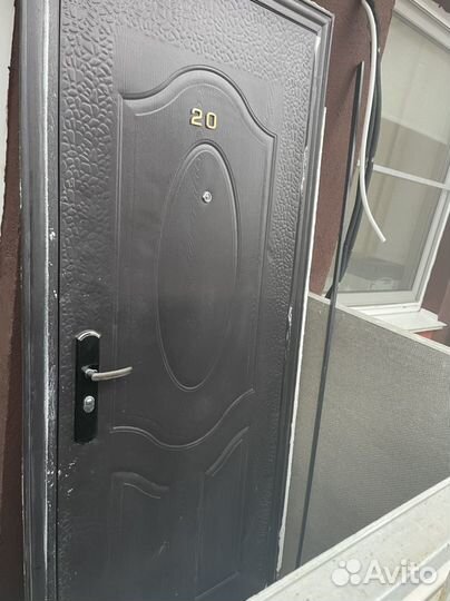 Дверь входная металлическая от застройщика