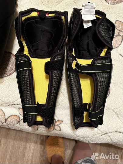 Хоккейные наколенники CCM