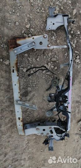 Рамка радиатора Nissan Bluebird Sylphy G11