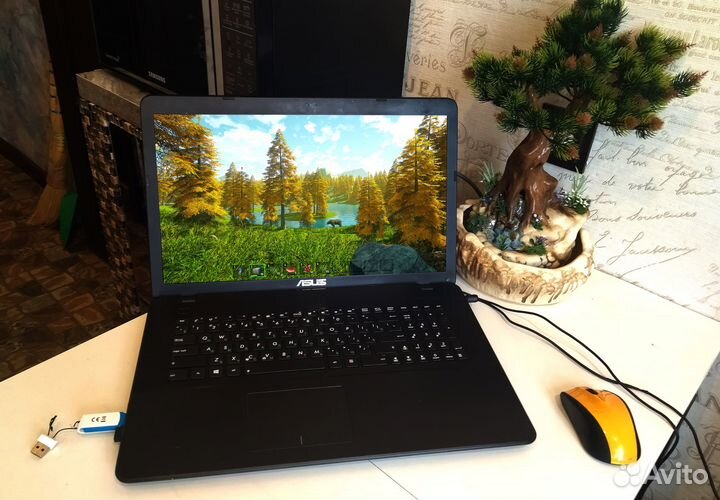 Как новенький с тонкими рамками Ryzen 8гб SSD