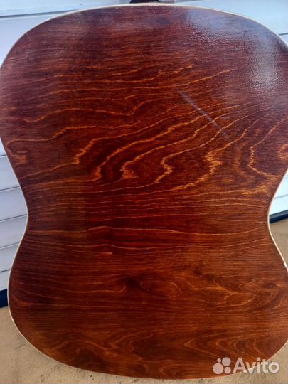 Акустическая гитара со звукоснимателем