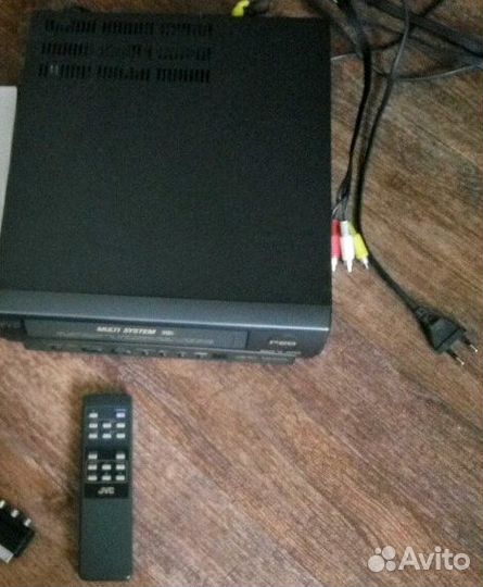 Видеомагнитофон JVC P28