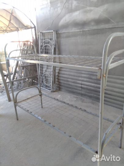 Кровать двухьярусная