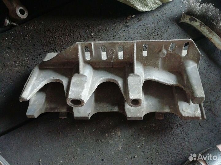 Кронштейн выпускного коллектора рено меган 2++