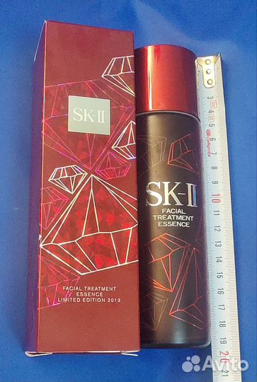 Пустая коробка и бутылка из-под SK II