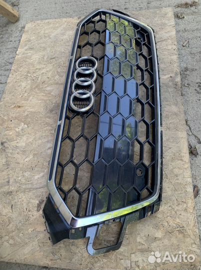 Решетка радиатора Audi A5 F5 2020-Нв трещина хрома
