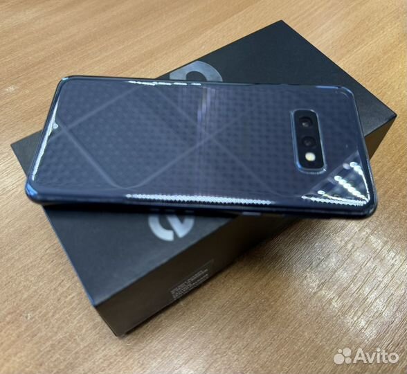 Samsung Galaxy S10e, 6/128 ГБ