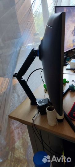 Монитор Samsung 27 2к 144гц изогнутый