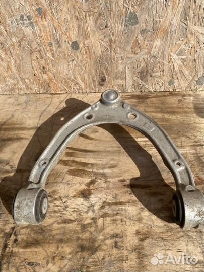 Рычаг передний верхний Volkswagen Touareg