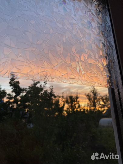 Радужная, витражная уф плёнка на окно