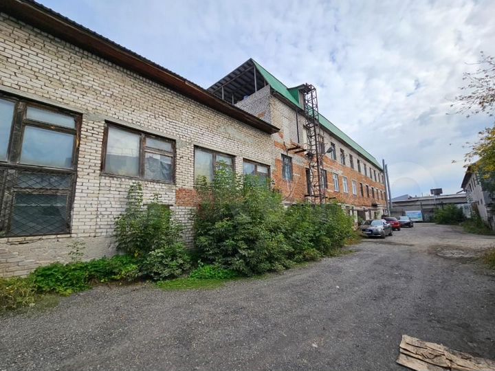 Отдельностоящее здание, 1300 кв.м