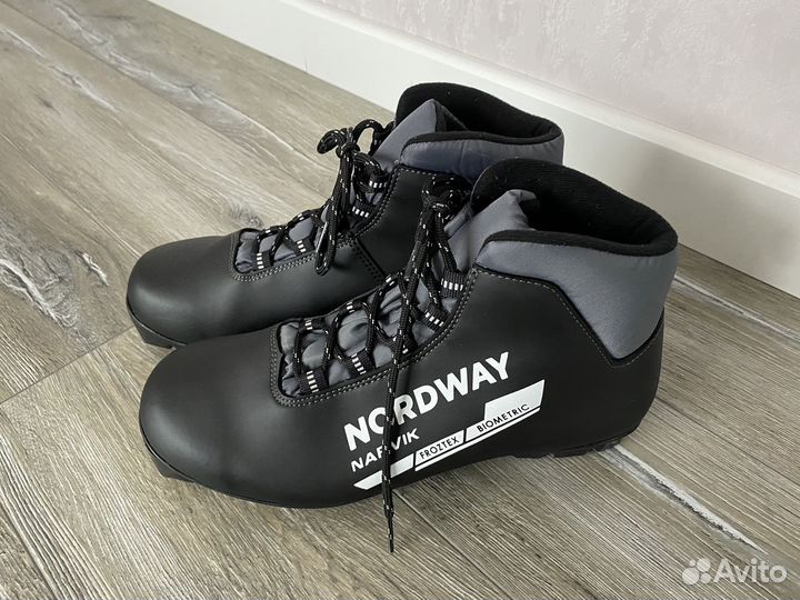 Лыжные ботинки