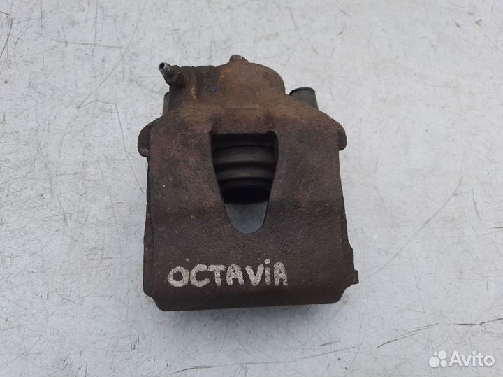 Суппорт передний правый Шкода Октавия А4