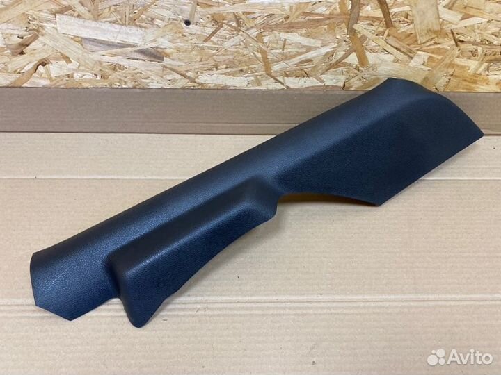 Обшивка задней стойки правая Volkswagen Polo cfna