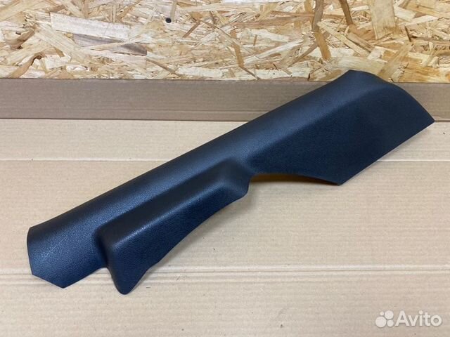 Обшивка задней стойки правая Volkswagen Polo cfna