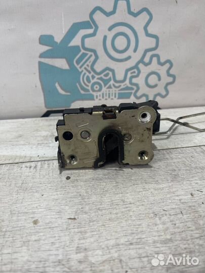 Замок двери задней правой Renault Sandero Stepway