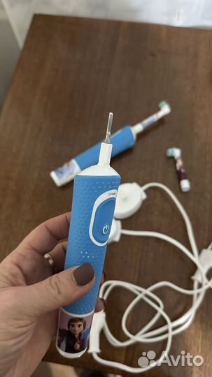 Зубная щетка oral b