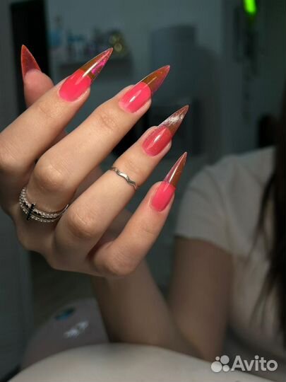 Модель на Маникюр/Педикюр/Наращивание ногтей