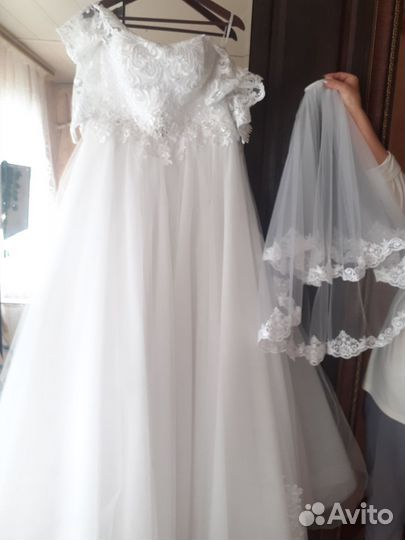 Продается свадебное платье,размер 44-46 новое