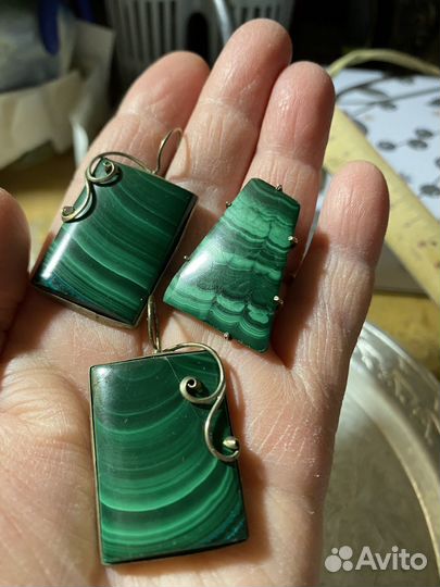 Серьги с кольцом,вставка из малахита