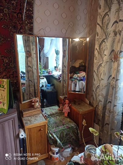 Трюмо с зеркалом