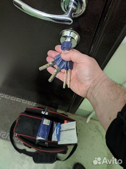 Вскрытие замков, автомобилей, замена замков