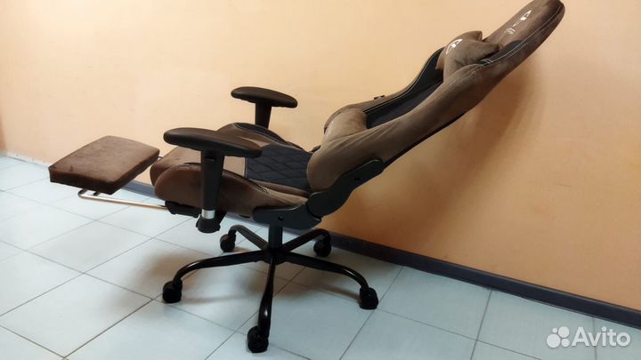 Компьютерное игровое кресло