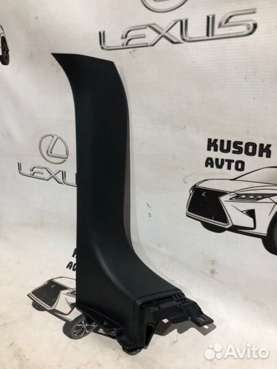Обшивка багажника задняя правая Lexus Rx 350