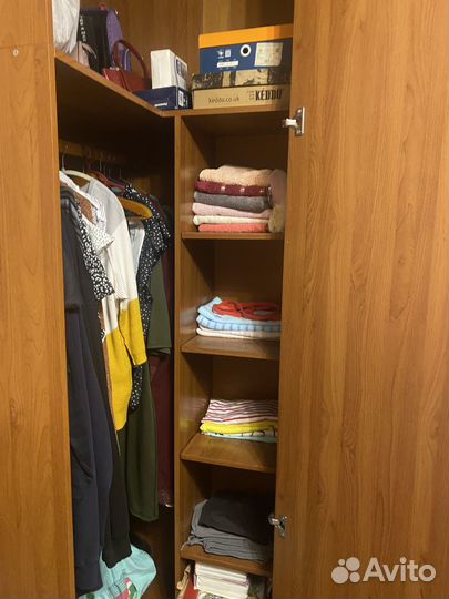 Угловой шкаф с зеркалом