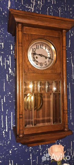 Старинные настенные антикварные часы с боем