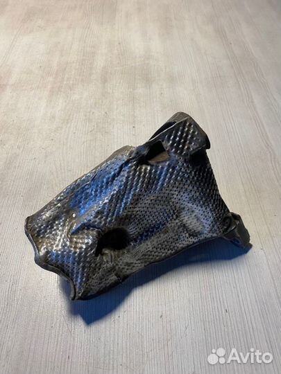 Кронштейн двигателя правый Audi A4 B7 ALT