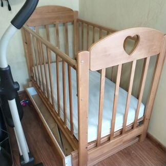 Детскую кроатку с матрасом и ящиком для игрушек