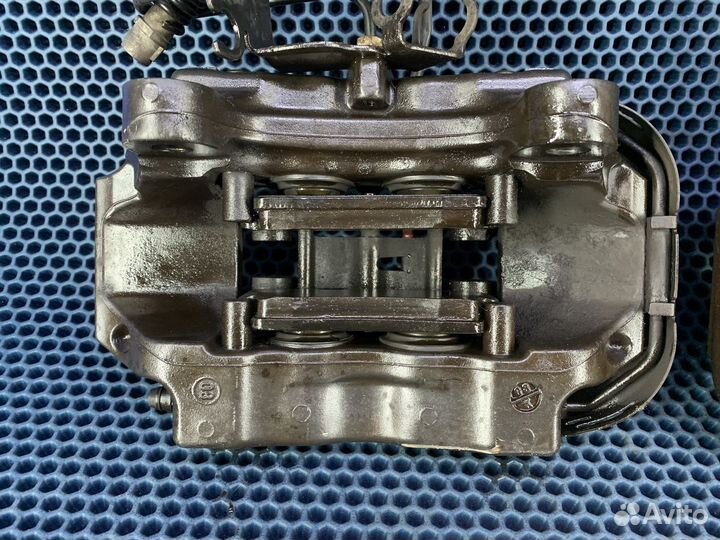 Суппорт задний 4 поршневой Touareg Audi Q7 Cayenne