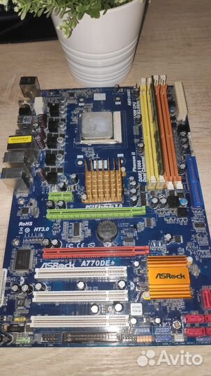 Материнская плата с процессором и памятью