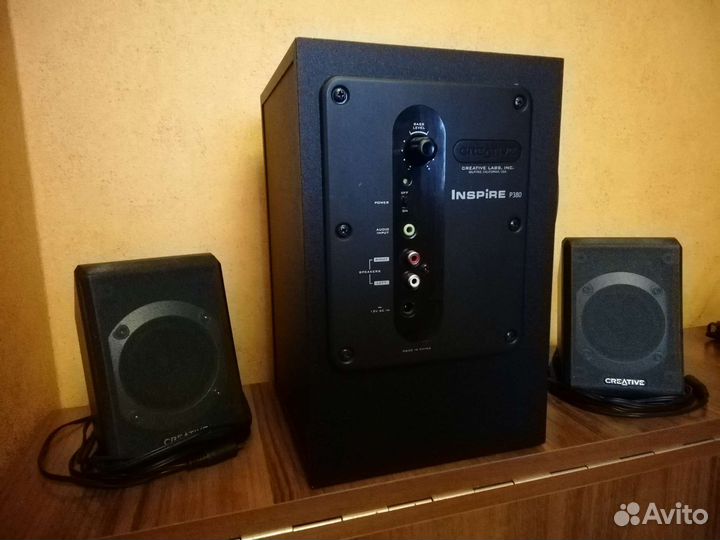 Звуковые колонки в комплекте