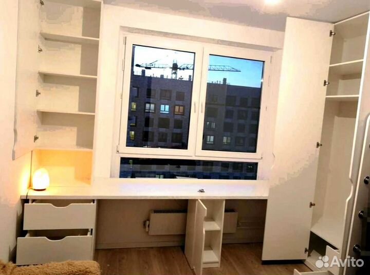 Рабочая зона в углу у окна