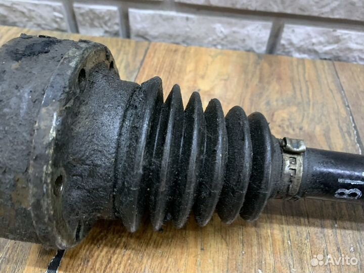 Volkswagen Jetta 5 Привод (Полуось) передняя левая