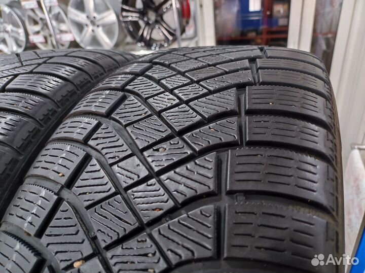 Pirelli Ice Zero FR 245/45 R19 102H