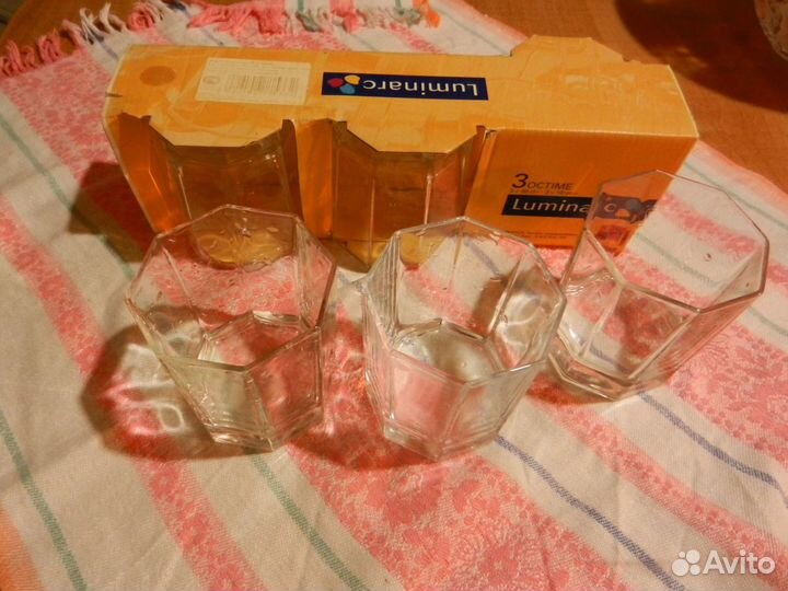 Бокалы, фужеры, стопки